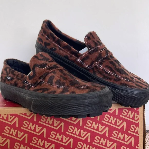 Van’s WMNS Style 53
Leopard Brown/Black
VN000CQPY49
Sneakers - Picture 4 of 16